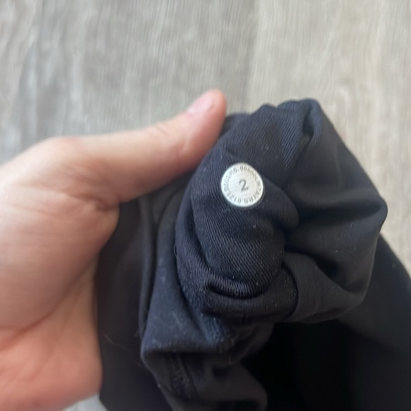 Lululemon Black Women's High-Waisted Shorts - Picture 6 of 7